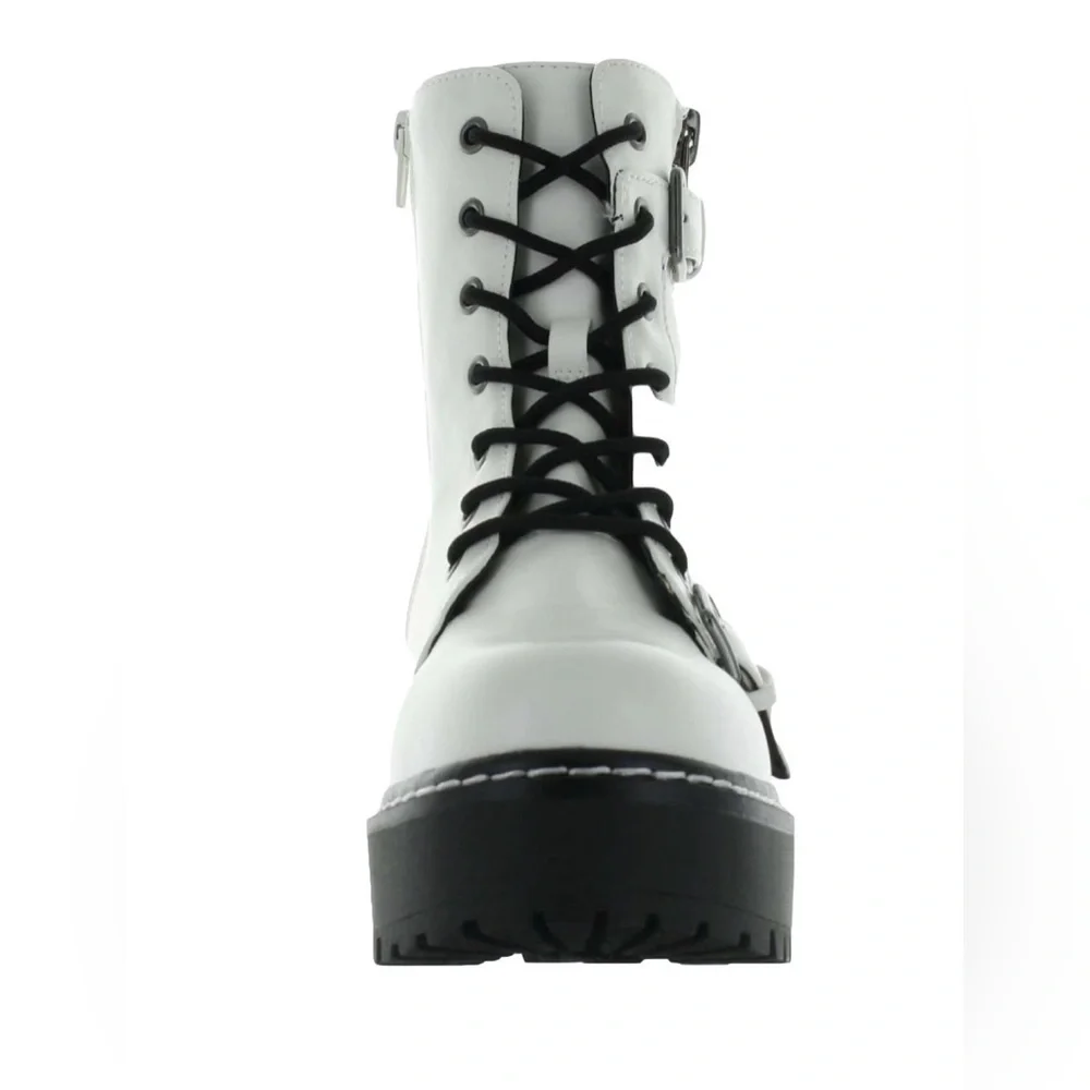 ‏Wild Pair  Womens Arriele Leather white Ankle Boots size 10M new